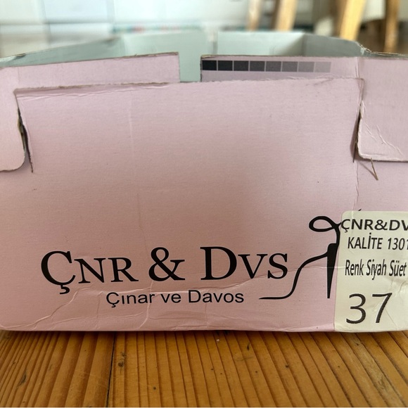 Beautiful new in box women’s shoes! - Picture 3 of 4